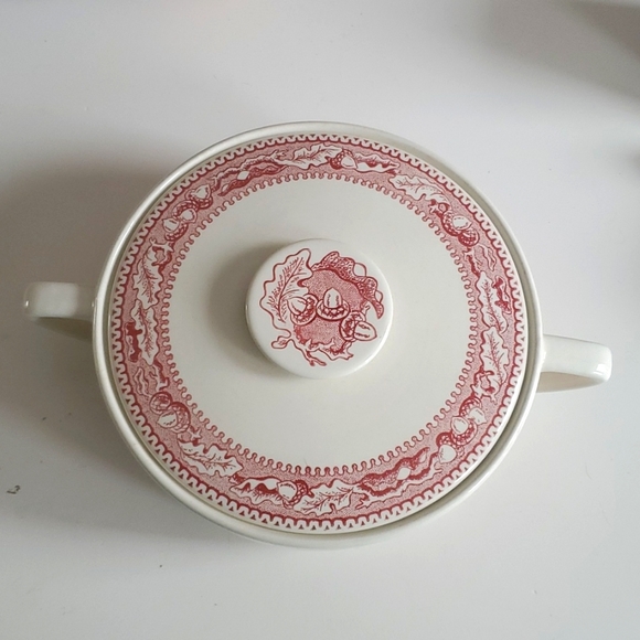 Memory Lane Casserole Serving Dish Two handle with matching lid. Clean - Picture 2 of 10